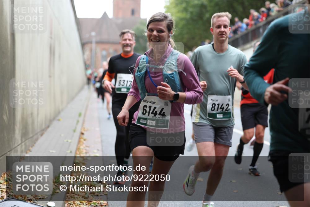 05.10.2025 - 20. swb-Marathon Bremen Michael Strokosch http://msf.ph/oto/9222050 05.10.2025 12:58:26 Laufen 8317, 6144, 06387, 8142 meine-sportfotos.de