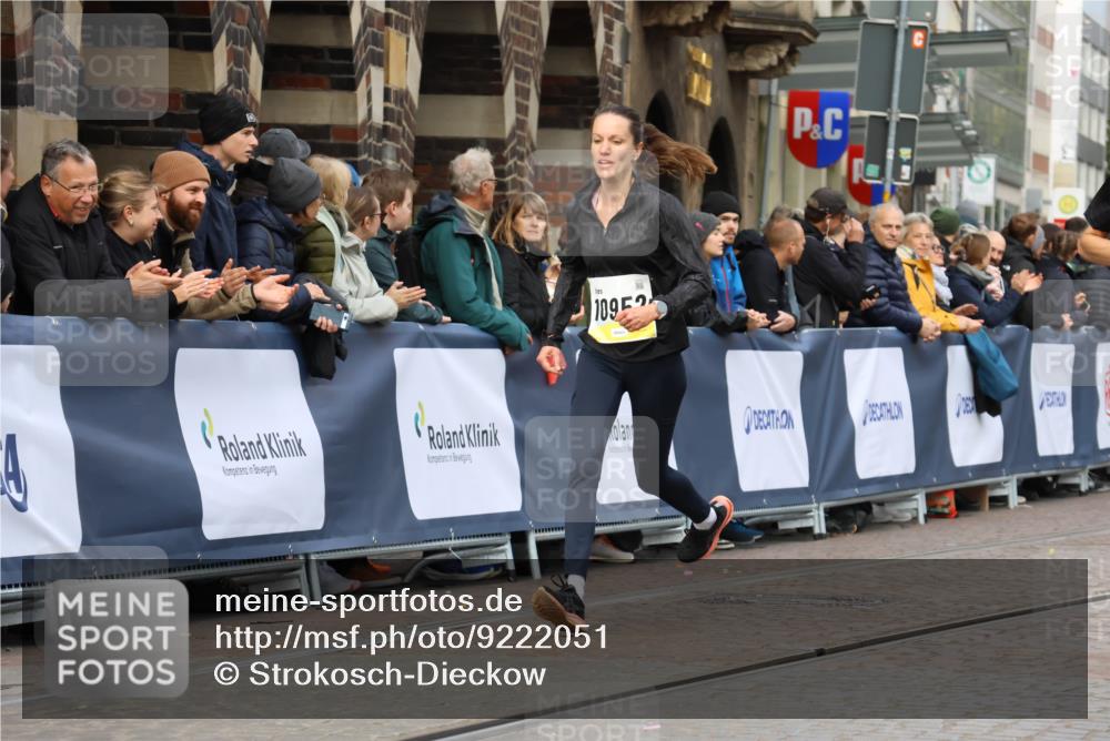 05.10.2025 - 20. swb-Marathon Bremen Strokosch-Dieckow http://msf.ph/oto/9222051 05.10.2025 10:41:07 Ziel 10606, 10952 meine-sportfotos.de