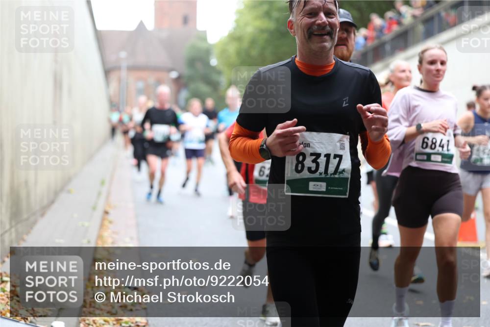 05.10.2025 - 20. swb-Marathon Bremen Michael Strokosch http://msf.ph/oto/9222054 05.10.2025 12:58:27 Laufen 8317, 6841, 9 meine-sportfotos.de