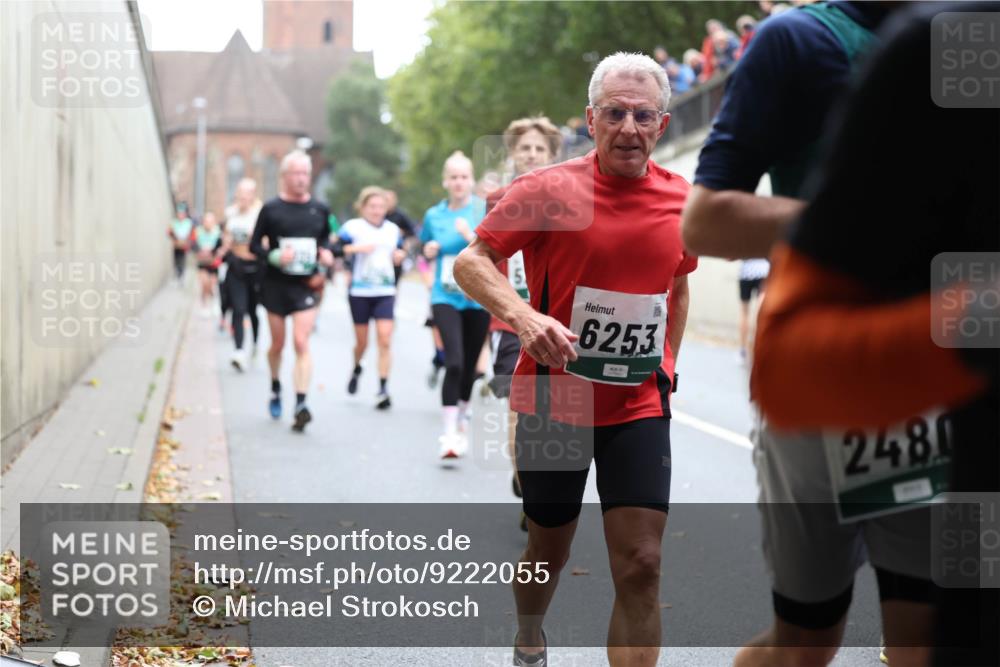 05.10.2025 - 20. swb-Marathon Bremen Michael Strokosch http://msf.ph/oto/9222055 05.10.2025 12:58:27 Laufen 65, 5, 6253, 2481 meine-sportfotos.de
