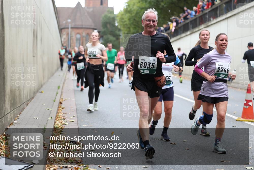 05.10.2025 - 20. swb-Marathon Bremen Michael Strokosch http://msf.ph/oto/9222063 05.10.2025 12:58:30 Laufen 5002, 6035, 65, 2744 meine-sportfotos.de