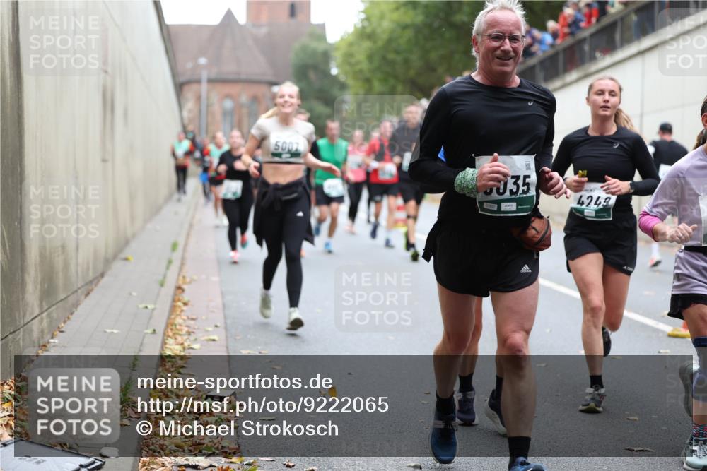 05.10.2025 - 20. swb-Marathon Bremen Michael Strokosch http://msf.ph/oto/9222065 05.10.2025 12:58:30 Laufen 5007, 35, 4249 meine-sportfotos.de