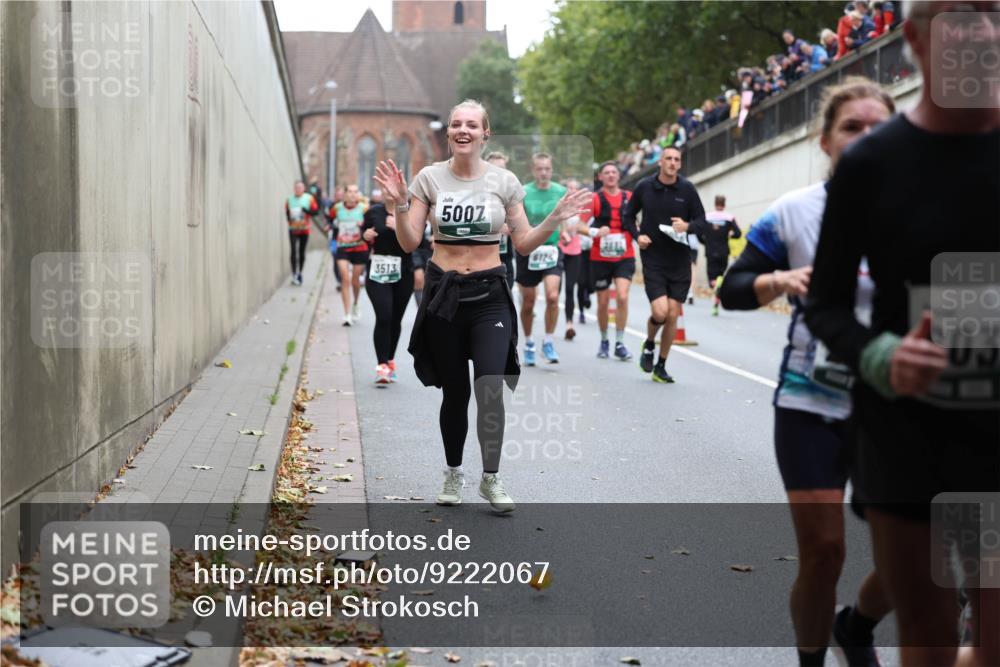 05.10.2025 - 20. swb-Marathon Bremen Michael Strokosch http://msf.ph/oto/9222067 05.10.2025 12:58:31 Laufen 3513, 5007, 6124, 03 meine-sportfotos.de