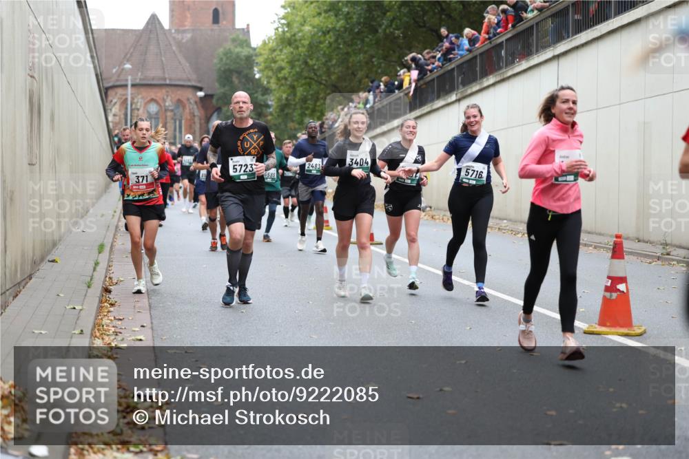 05.10.2025 - 20. swb-Marathon Bremen Michael Strokosch http://msf.ph/oto/9222085 05.10.2025 12:58:35 Laufen 371, 3404, 2483, 5723, 5716, 6589 meine-sportfotos.de