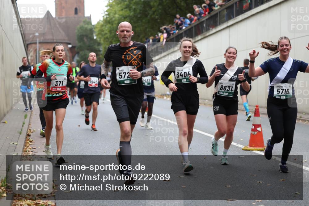 05.10.2025 - 20. swb-Marathon Bremen Michael Strokosch http://msf.ph/oto/9222089 05.10.2025 12:58:37 Laufen 1942, 3, 71, 572, 92, 2483, 3404, 8631, 5716 meine-sportfotos.de