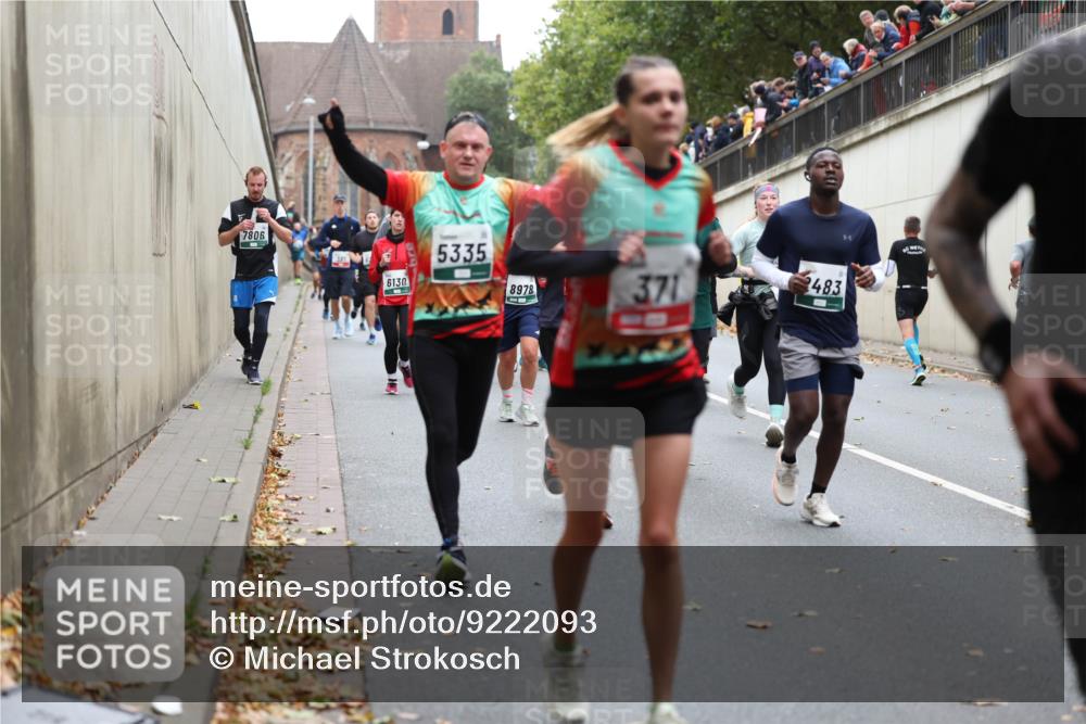 05.10.2025 - 20. swb-Marathon Bremen Michael Strokosch http://msf.ph/oto/9222093 05.10.2025 12:58:38 Laufen 7806, 6130, 5335, 8978, 371, 483 meine-sportfotos.de