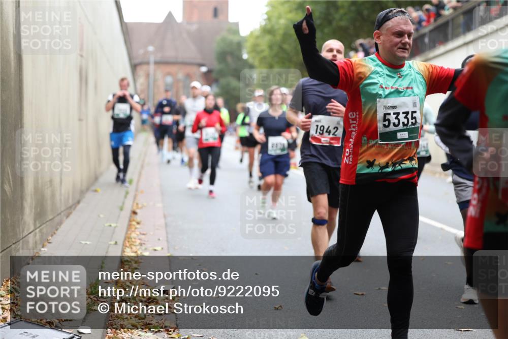 05.10.2025 - 20. swb-Marathon Bremen Michael Strokosch http://msf.ph/oto/9222095 05.10.2025 12:58:39 Laufen 1942, 20, 5335 meine-sportfotos.de