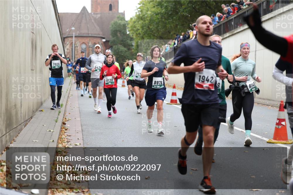 05.10.2025 - 20. swb-Marathon Bremen Michael Strokosch http://msf.ph/oto/9222097 05.10.2025 12:58:40 Laufen 13, 7806, 5434, 6130, 757, 8978, 1942, 9, 9148 meine-sportfotos.de