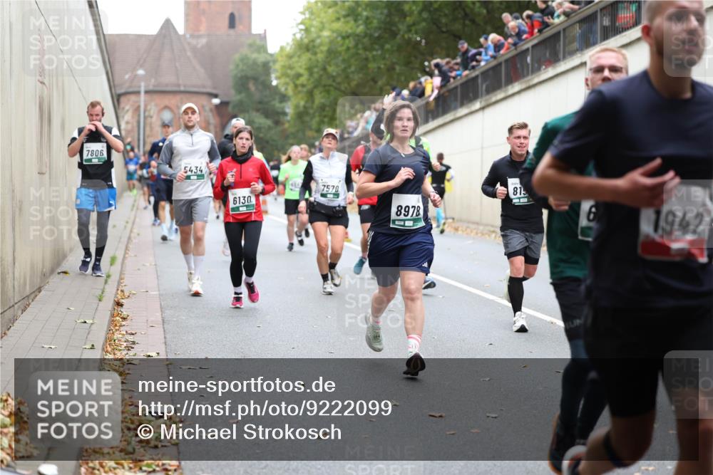 05.10.2025 - 20. swb-Marathon Bremen Michael Strokosch http://msf.ph/oto/9222099 05.10.2025 12:58:41 Laufen 7806, 5434, 81, 7570, 6130, 8978, 6, 1942 meine-sportfotos.de
