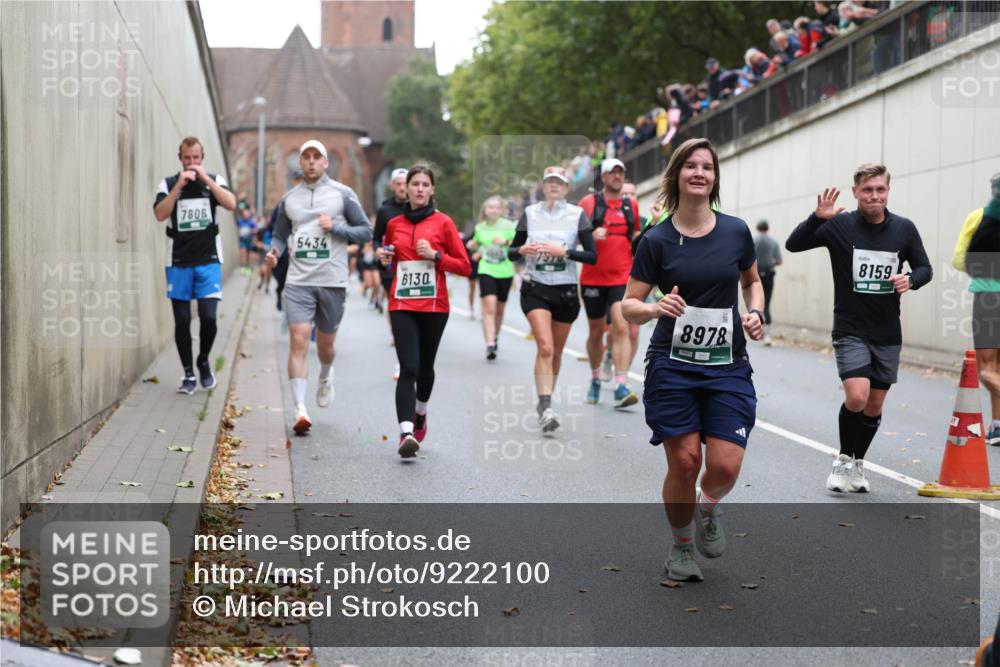 05.10.2025 - 20. swb-Marathon Bremen Michael Strokosch http://msf.ph/oto/9222100 05.10.2025 12:58:41 Laufen 7806, 5434, 6130, 157, 8978, 8159 meine-sportfotos.de