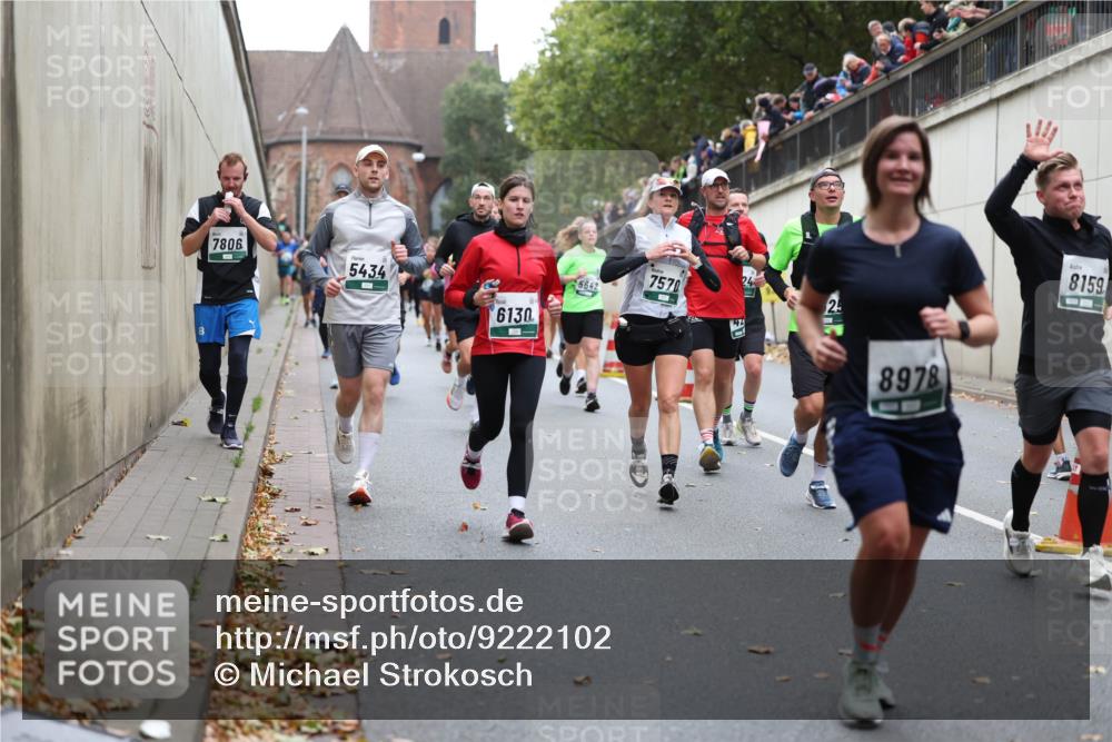 05.10.2025 - 20. swb-Marathon Bremen Michael Strokosch http://msf.ph/oto/9222102 05.10.2025 12:58:41 Laufen 7806, 5434, 6130, 5642, 7570, 1, 8978, 8159 meine-sportfotos.de