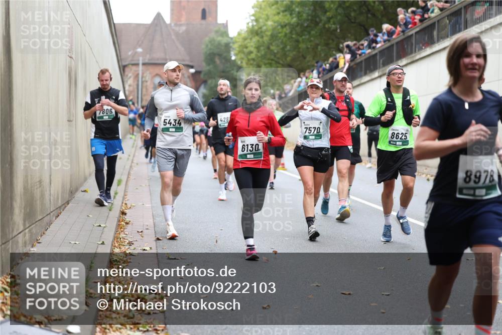 05.10.2025 - 20. swb-Marathon Bremen Michael Strokosch http://msf.ph/oto/9222103 05.10.2025 12:58:42 Laufen 7806, 5434, 428, 6130, 7570, 8625, 8978 meine-sportfotos.de
