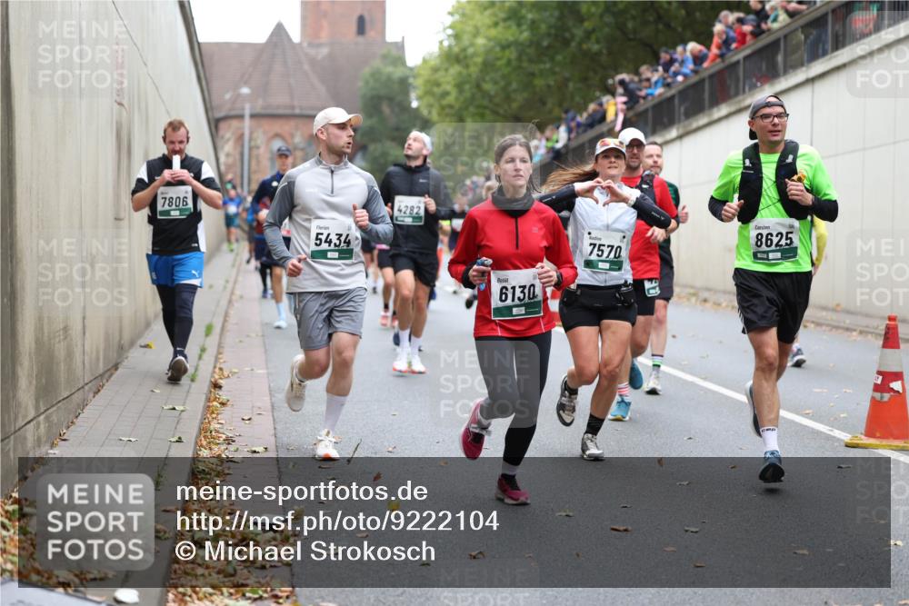 05.10.2025 - 20. swb-Marathon Bremen Michael Strokosch http://msf.ph/oto/9222104 05.10.2025 12:58:42 Laufen 7806, 5434, 4282, 6130, 7570, 8625 meine-sportfotos.de