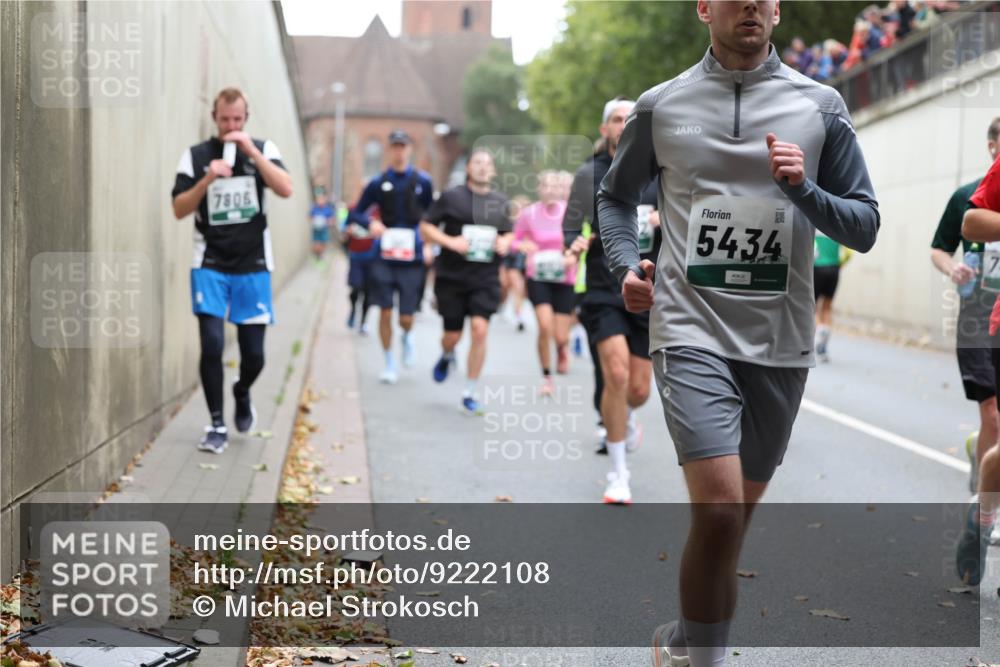 05.10.2025 - 20. swb-Marathon Bremen Michael Strokosch http://msf.ph/oto/9222108 05.10.2025 12:58:44 Laufen 7806, 5434 meine-sportfotos.de