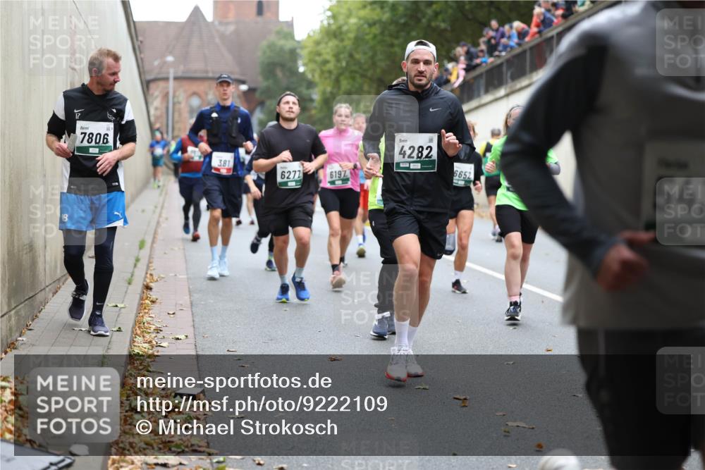 05.10.2025 - 20. swb-Marathon Bremen Michael Strokosch http://msf.ph/oto/9222109 05.10.2025 12:58:45 Laufen 18, 17, 7806, 381, 6272, 6197, 4282, 6652, 54 meine-sportfotos.de
