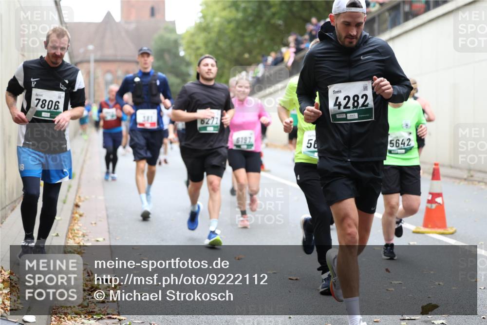 05.10.2025 - 20. swb-Marathon Bremen Michael Strokosch http://msf.ph/oto/9222112 05.10.2025 12:58:45 Laufen 18, 7806, 6272, 6197, 56, 4282, 09781, 5642 meine-sportfotos.de