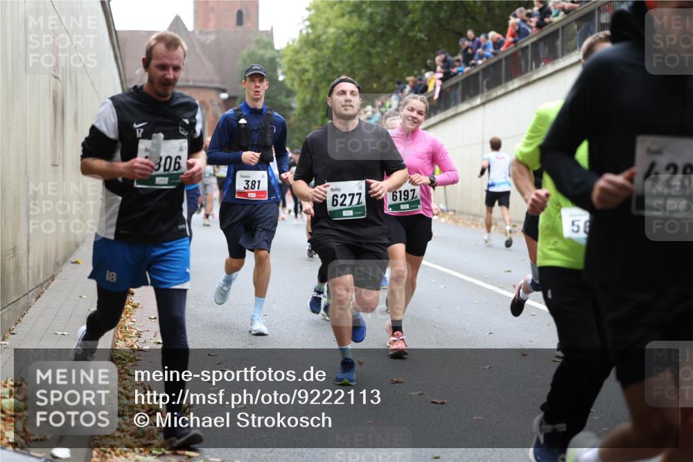 05.10.2025 - 20. swb-Marathon Bremen Michael Strokosch http://msf.ph/oto/9222113 05.10.2025 12:58:46 Laufen 18, 306, 3, 81, 6277, 6197, 58, 428 meine-sportfotos.de