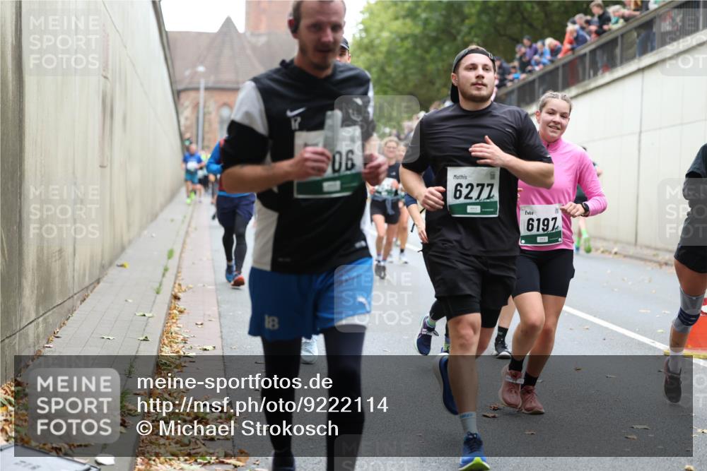 05.10.2025 - 20. swb-Marathon Bremen Michael Strokosch http://msf.ph/oto/9222114 05.10.2025 12:58:47 Laufen 18, 06, 6277, 6197 meine-sportfotos.de