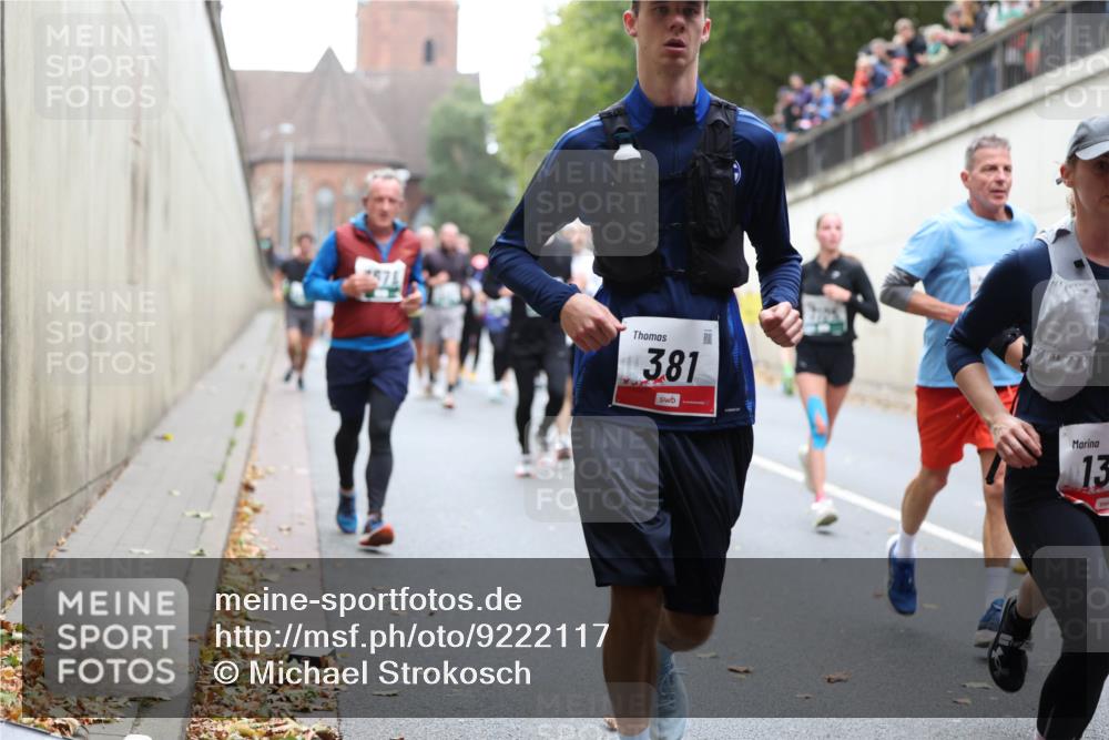 05.10.2025 - 20. swb-Marathon Bremen Michael Strokosch http://msf.ph/oto/9222117 05.10.2025 12:58:48 Laufen 381, 13 meine-sportfotos.de