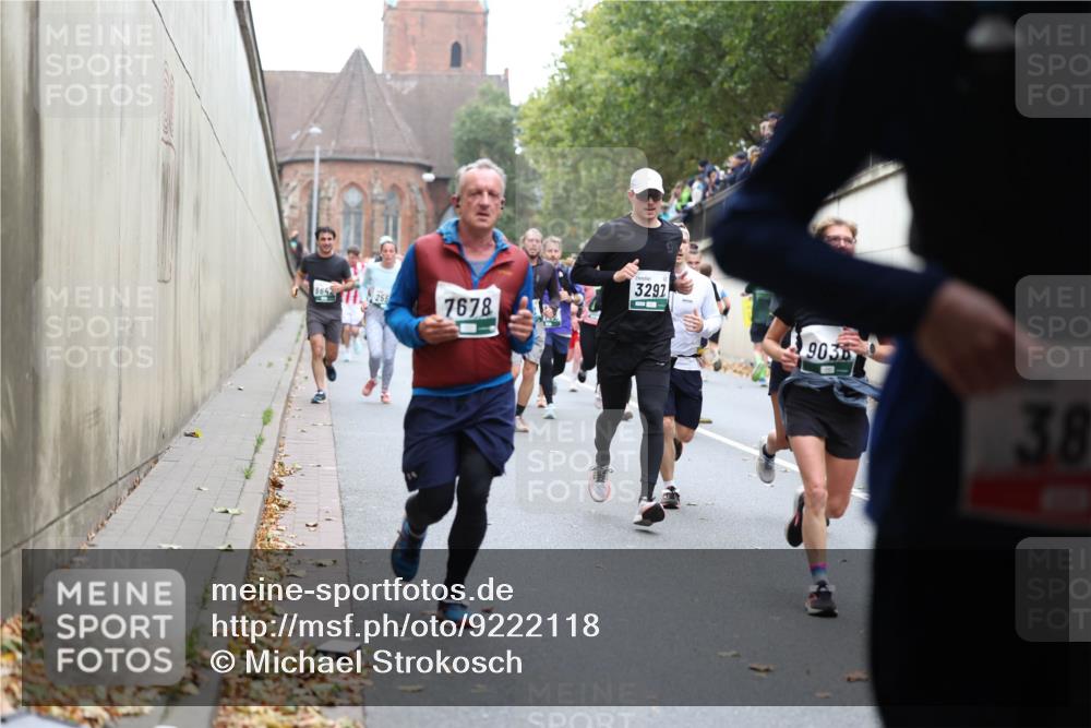 05.10.2025 - 20. swb-Marathon Bremen Michael Strokosch http://msf.ph/oto/9222118 05.10.2025 12:58:49 Laufen 6642, 7678, 3297, 903, 38 meine-sportfotos.de