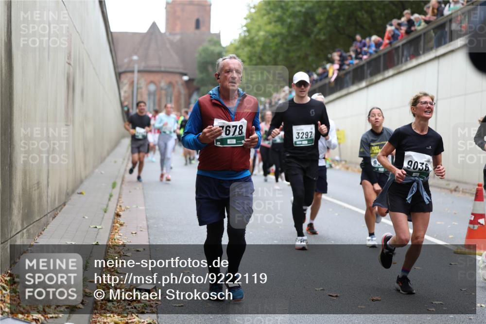 05.10.2025 - 20. swb-Marathon Bremen Michael Strokosch http://msf.ph/oto/9222119 05.10.2025 12:58:49 Laufen 7678, 3292, 8, 9036 meine-sportfotos.de