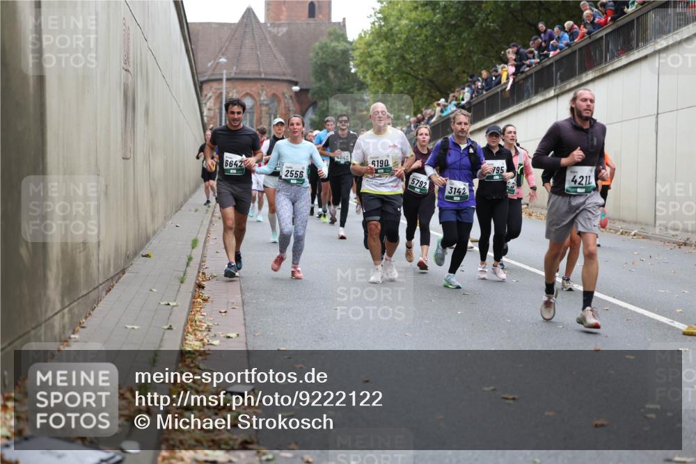 05.10.2025 - 20. swb-Marathon Bremen Michael Strokosch http://msf.ph/oto/9222122 05.10.2025 12:58:52 Laufen 4040, 6642, 6190, 195, 2556, 5792, 4211, 3142 meine-sportfotos.de