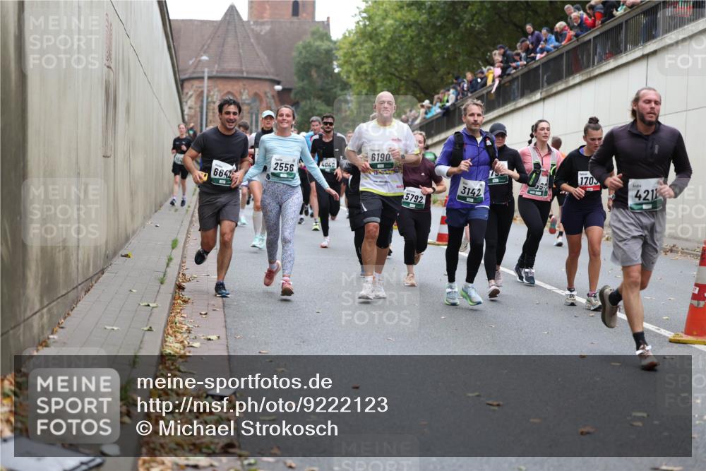 05.10.2025 - 20. swb-Marathon Bremen Michael Strokosch http://msf.ph/oto/9222123 05.10.2025 12:58:52 Laufen 6190, 4040, 2556, 6647, 3142, 5792, 170, 421 meine-sportfotos.de