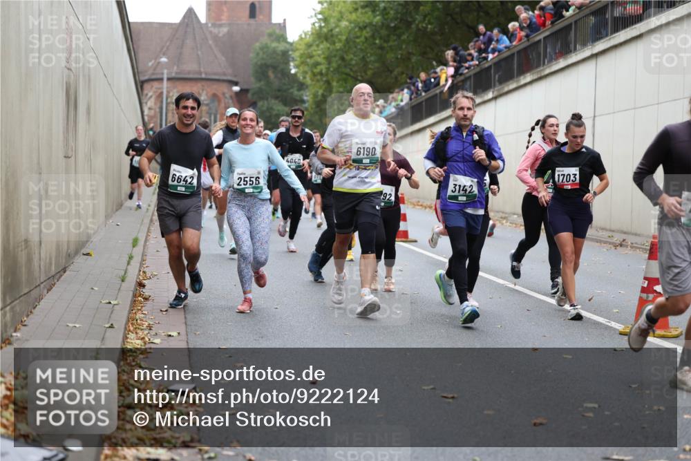 05.10.2025 - 20. swb-Marathon Bremen Michael Strokosch http://msf.ph/oto/9222124 05.10.2025 12:58:52 Laufen 6642, 2556, 4040, 6190, 92, 3142, 1703 meine-sportfotos.de