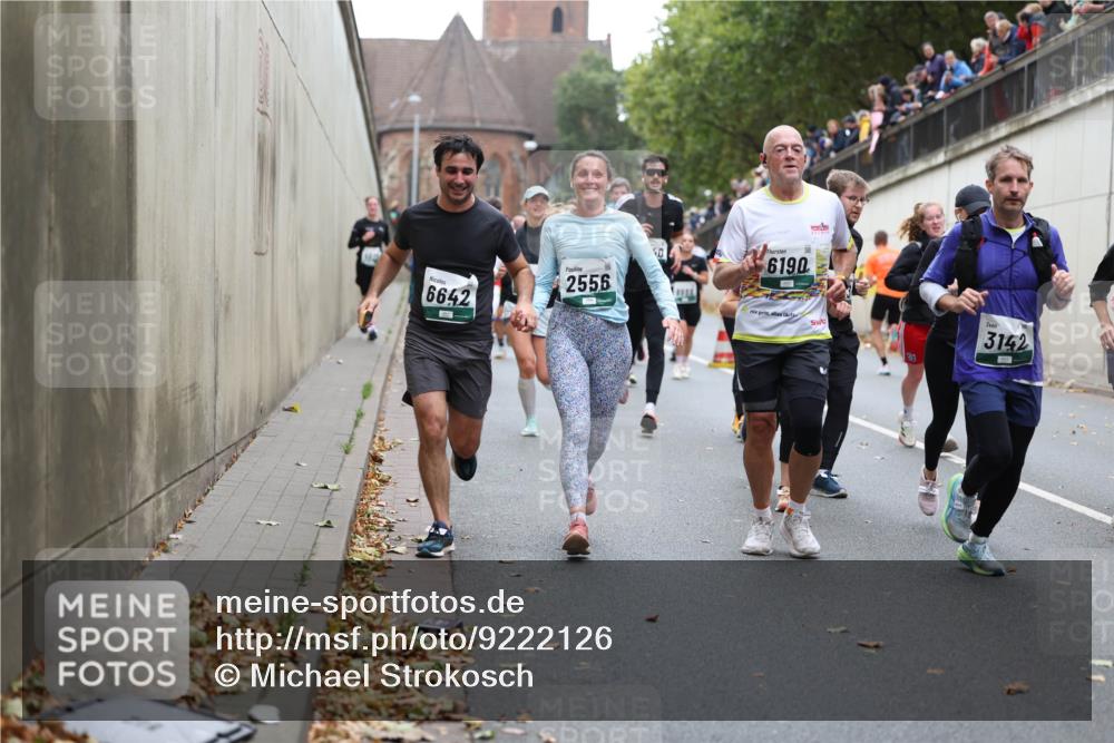 05.10.2025 - 20. swb-Marathon Bremen Michael Strokosch http://msf.ph/oto/9222126 05.10.2025 12:58:53 Laufen 6642, 2556, 50, 6190, 3142 meine-sportfotos.de