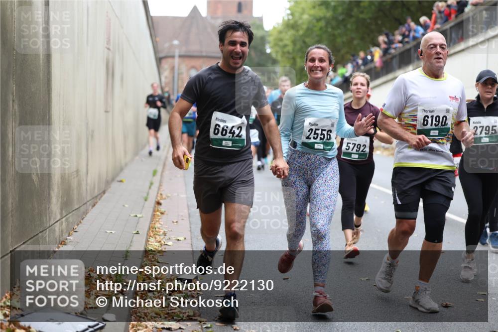 05.10.2025 - 20. swb-Marathon Bremen Michael Strokosch http://msf.ph/oto/9222130 05.10.2025 12:58:54 Laufen 6642, 2556, 5792, 6190, 2795 meine-sportfotos.de