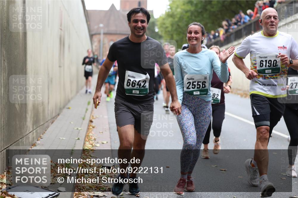 05.10.2025 - 20. swb-Marathon Bremen Michael Strokosch http://msf.ph/oto/9222131 05.10.2025 12:58:54 Laufen 6642, 2556, 92, 6190, 27 meine-sportfotos.de