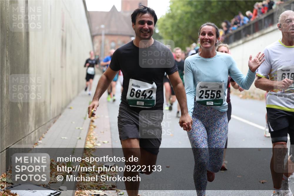 05.10.2025 - 20. swb-Marathon Bremen Michael Strokosch http://msf.ph/oto/9222133 05.10.2025 12:58:54 Laufen 619, 6642, 2556 meine-sportfotos.de