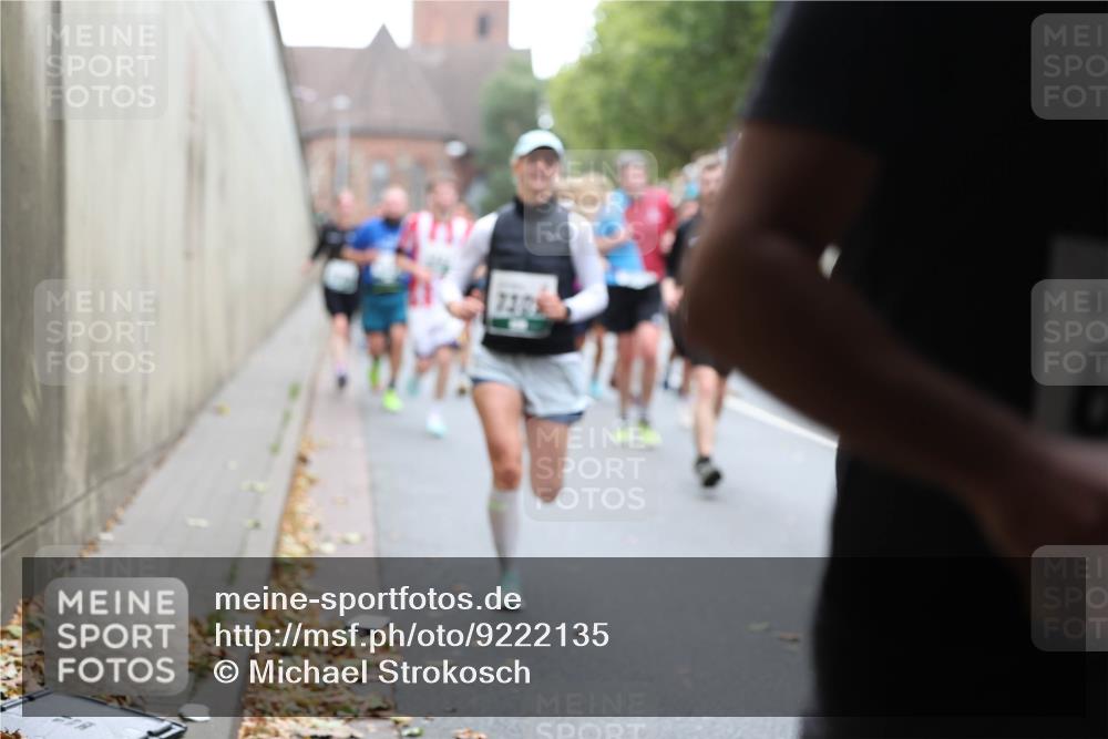 05.10.2025 - 20. swb-Marathon Bremen Michael Strokosch http://msf.ph/oto/9222135 05.10.2025 12:58:55 Laufen 7309 meine-sportfotos.de