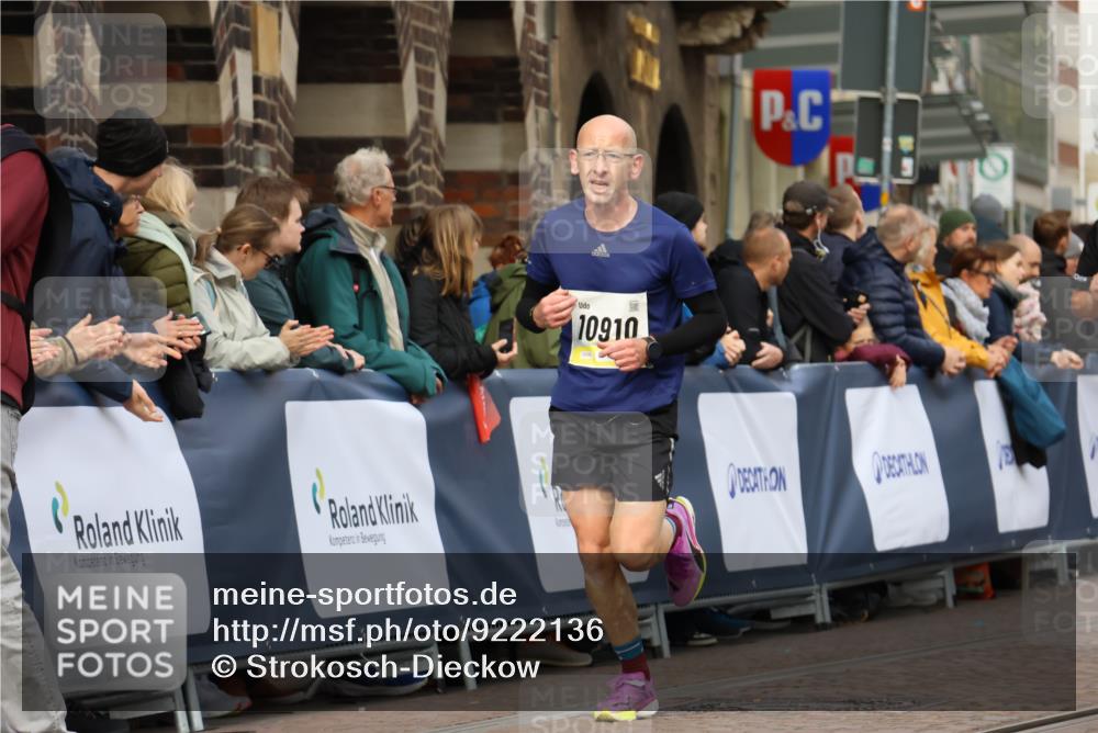 05.10.2025 - 20. swb-Marathon Bremen Strokosch-Dieckow http://msf.ph/oto/9222136 05.10.2025 10:41:26 Ziel 10744, 10910 meine-sportfotos.de