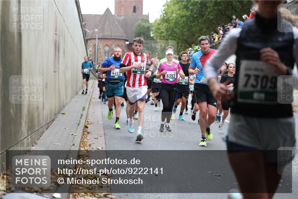 05.10.2025 - 20. swb-Marathon Bremen Michael Strokosch http://msf.ph/oto/9222141 05.10.2025 12:58:57 Laufen 4555, 07, 6357, 8532, 7309 meine-sportfotos.de