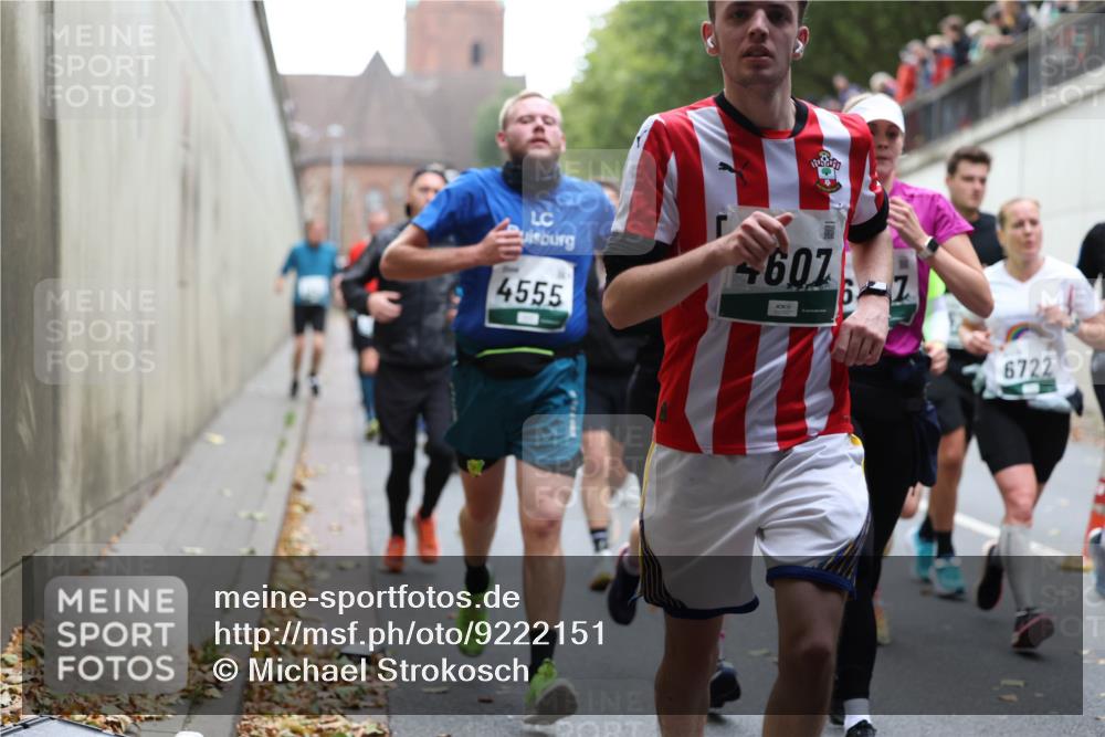 05.10.2025 - 20. swb-Marathon Bremen Michael Strokosch http://msf.ph/oto/9222151 05.10.2025 12:58:59 Laufen 4555, 607, 6722 meine-sportfotos.de