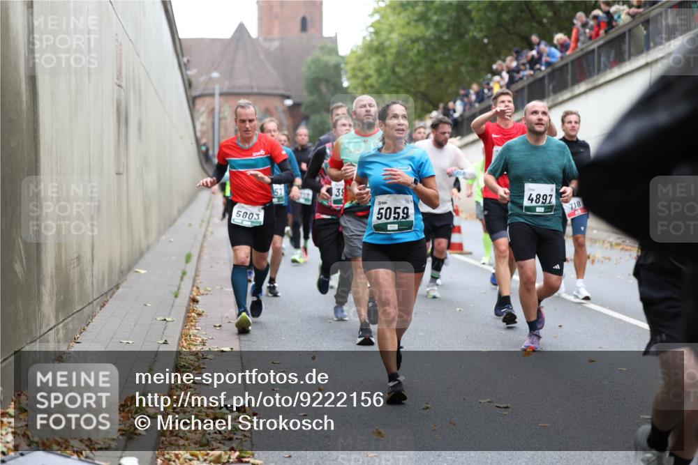 05.10.2025 - 20. swb-Marathon Bremen Michael Strokosch http://msf.ph/oto/9222156 05.10.2025 12:59:01 Laufen 5803, 39, 5059, 4897, 718 meine-sportfotos.de