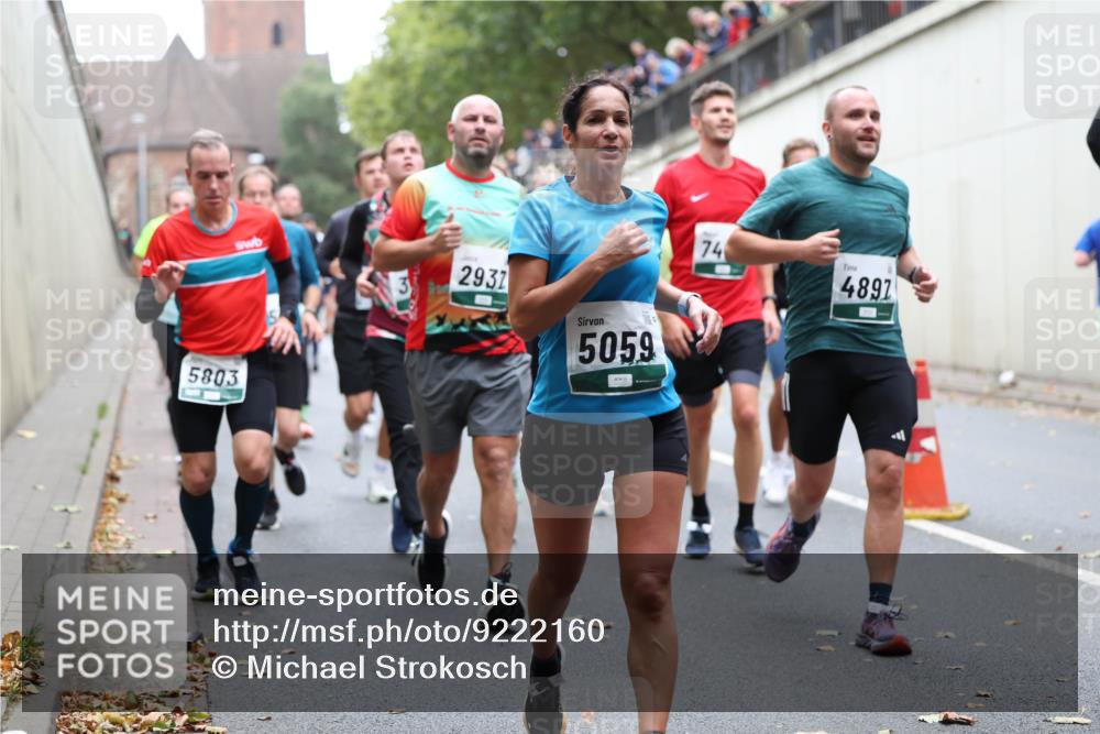 05.10.2025 - 20. swb-Marathon Bremen Michael Strokosch http://msf.ph/oto/9222160 05.10.2025 12:59:02 Laufen 5803, 2937, 5059, 74, 4897 meine-sportfotos.de