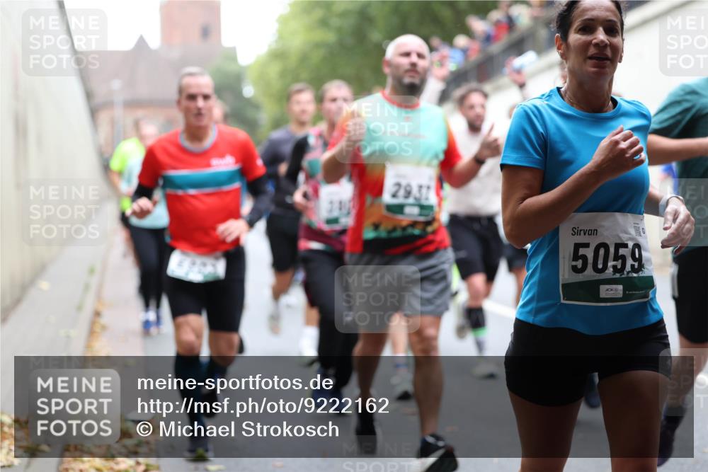 05.10.2025 - 20. swb-Marathon Bremen Michael Strokosch http://msf.ph/oto/9222162 05.10.2025 12:59:03 Laufen 2931, 5059 meine-sportfotos.de