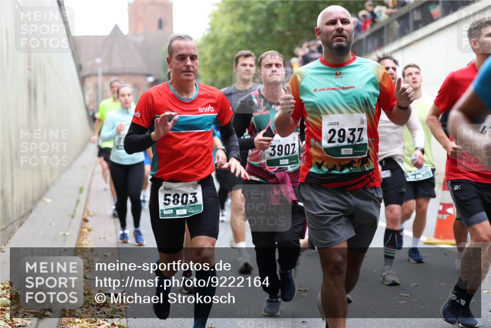 05.10.2025 - 20. swb-Marathon Bremen Michael Strokosch http://msf.ph/oto/9222164 05.10.2025 12:59:03 Laufen 5803, 07114, 3907, 20, 25, 2937 meine-sportfotos.de