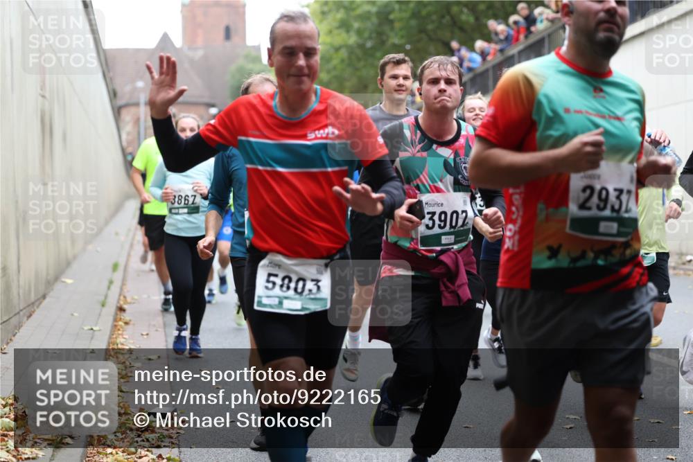 05.10.2025 - 20. swb-Marathon Bremen Michael Strokosch http://msf.ph/oto/9222165 05.10.2025 12:59:04 Laufen 3867, 5803, 3902, 2931 meine-sportfotos.de