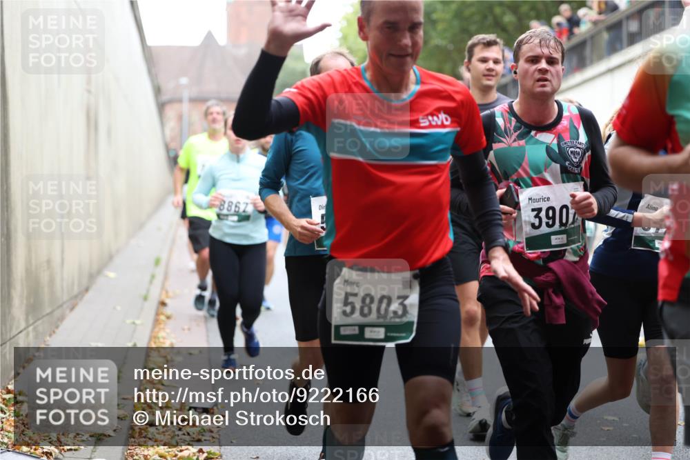 05.10.2025 - 20. swb-Marathon Bremen Michael Strokosch http://msf.ph/oto/9222166 05.10.2025 12:59:04 Laufen 8862, 5803, 390 meine-sportfotos.de
