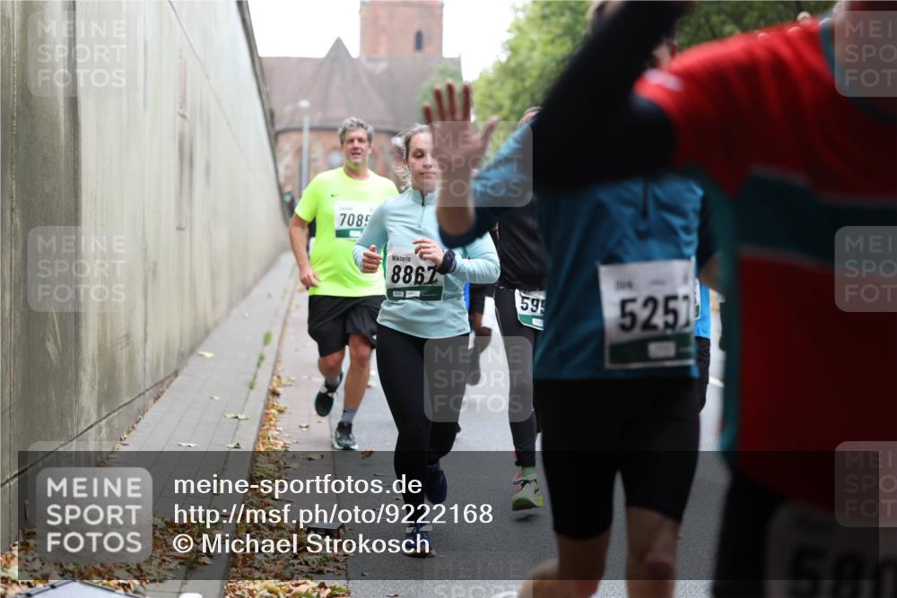 05.10.2025 - 20. swb-Marathon Bremen Michael Strokosch http://msf.ph/oto/9222168 05.10.2025 12:59:05 Laufen 7085, 8867, 59, 5251, 580 meine-sportfotos.de