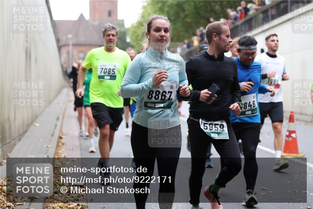 05.10.2025 - 20. swb-Marathon Bremen Michael Strokosch http://msf.ph/oto/9222171 05.10.2025 12:59:06 Laufen 7085, 8867, 09357, 5959, 846, 1995 meine-sportfotos.de