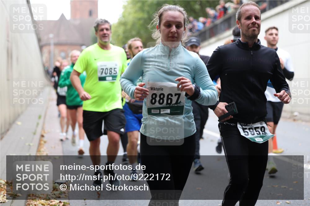 05.10.2025 - 20. swb-Marathon Bremen Michael Strokosch http://msf.ph/oto/9222172 05.10.2025 12:59:06 Laufen 7085, 8867, 09357, 5959 meine-sportfotos.de
