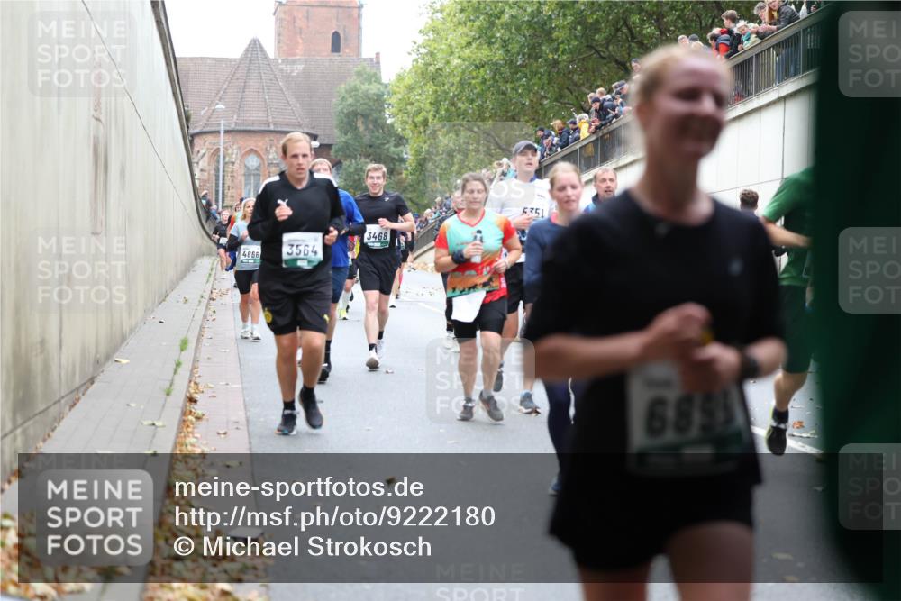 05.10.2025 - 20. swb-Marathon Bremen Michael Strokosch http://msf.ph/oto/9222180 05.10.2025 12:59:09 Laufen 4866, 3564, 3468, 5351, 6851 meine-sportfotos.de