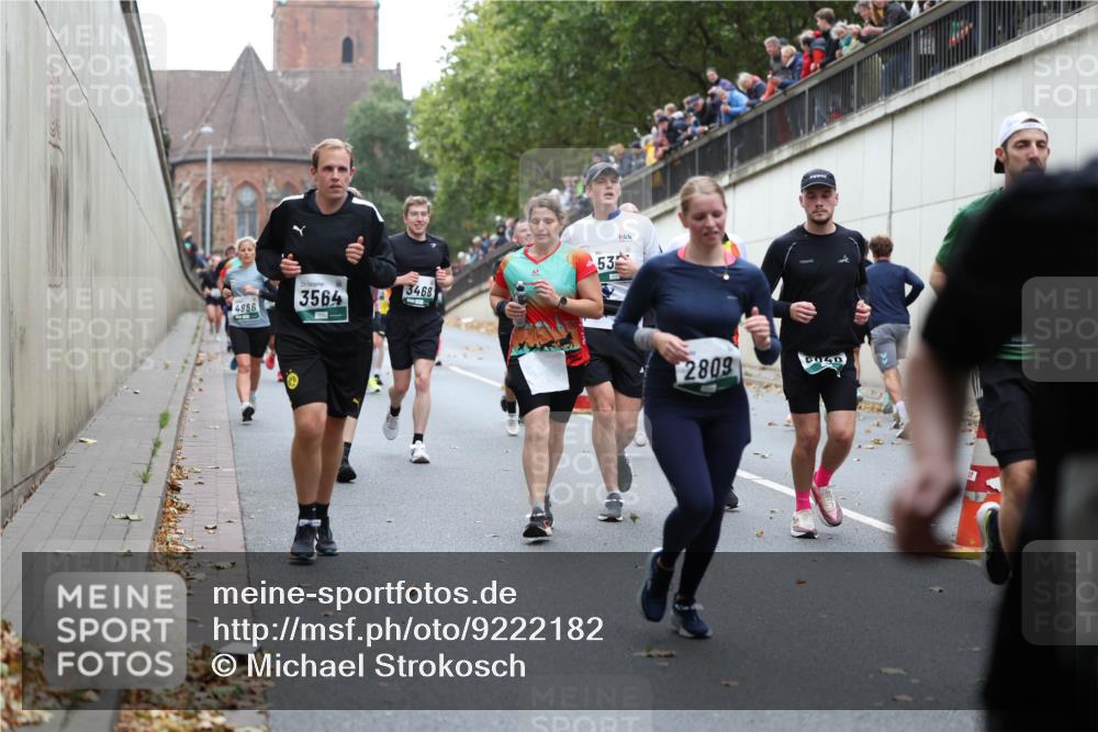 05.10.2025 - 20. swb-Marathon Bremen Michael Strokosch http://msf.ph/oto/9222182 05.10.2025 12:59:09 Laufen 4856, 3564, 3468, 53, 2809 meine-sportfotos.de