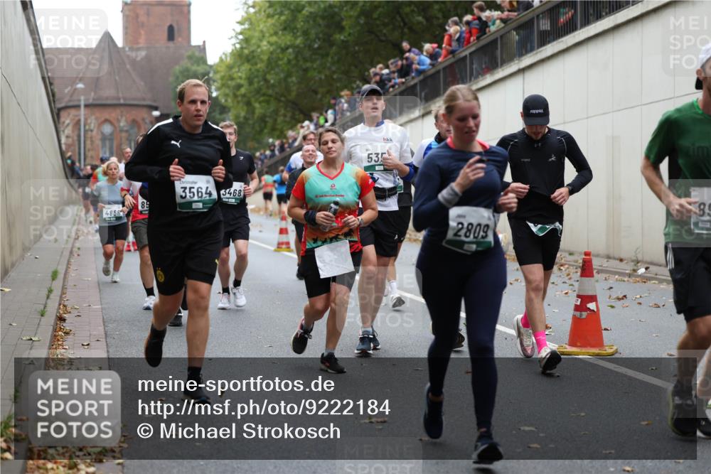 05.10.2025 - 20. swb-Marathon Bremen Michael Strokosch http://msf.ph/oto/9222184 05.10.2025 12:59:10 Laufen 4856, 85, 3564, 3468, 20, 535, 2809, 68 meine-sportfotos.de