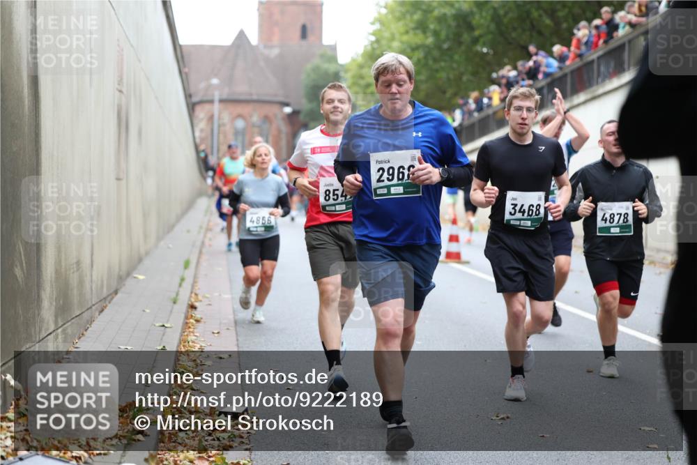 05.10.2025 - 20. swb-Marathon Bremen Michael Strokosch http://msf.ph/oto/9222189 05.10.2025 12:59:12 Laufen 4856, 854, 296, 3468, 4878 meine-sportfotos.de