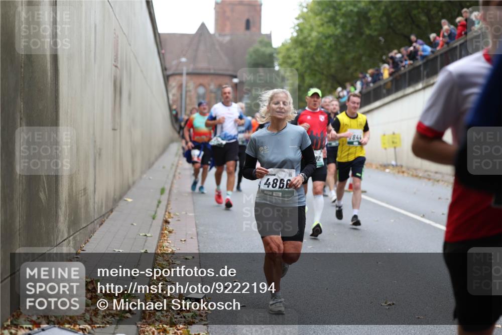 05.10.2025 - 20. swb-Marathon Bremen Michael Strokosch http://msf.ph/oto/9222194 05.10.2025 12:59:14 Laufen 4866, 1844 meine-sportfotos.de
